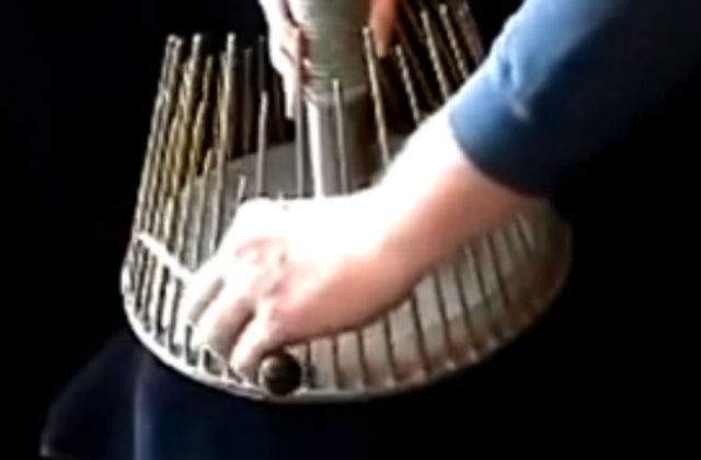 [Video] Iata instrumetul care scoate sunetele INFIORATOARE din filmele de groaza