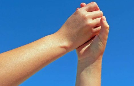 Madalin lupta alaturi de cei dragi ca sa-si invinga boala. Haideti sa-l ajutam!