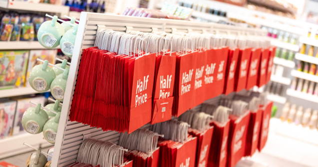 HalfPrice deschide magazin în Iulius Mall Suceava: ce surprize te așteaptă