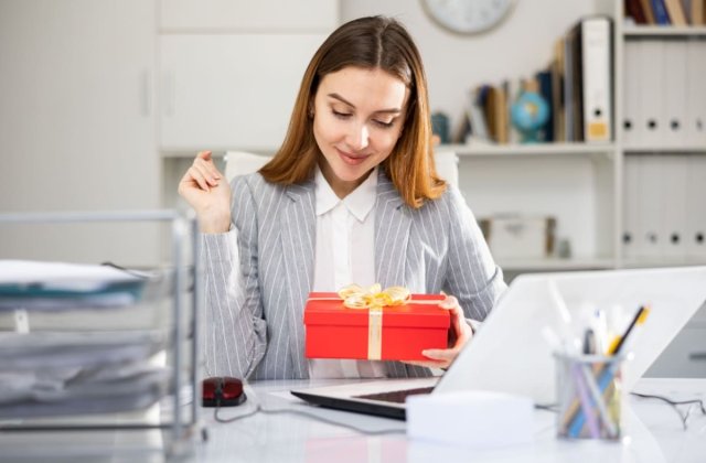 Cum să oferi cadouri memorabile fără a depăși bugetul alocat: 4 recomandări utile