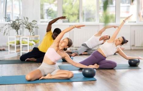 Descoperă secretul unei forme fizice de invidiat cu Pilates: Ghidul esențial pentru începători și exerciții care îți transformă corpul