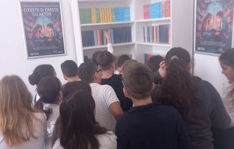 Descoperă generozitatea surprinzătoare a Aktor România: 2000 de elevi beneficiază de o donație impresionantă de cărți