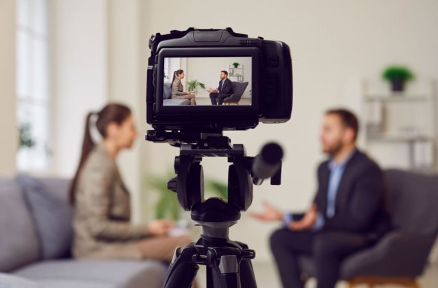 Cum &icirc;ți alegi trepiedul ideal pentru camera foto: ghid esențial pentru creatorii de conținut