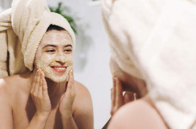 Cea mai bună mască de față făcută &icirc;n casă - Rețete naturale eficiente pentru toate problemele tenului