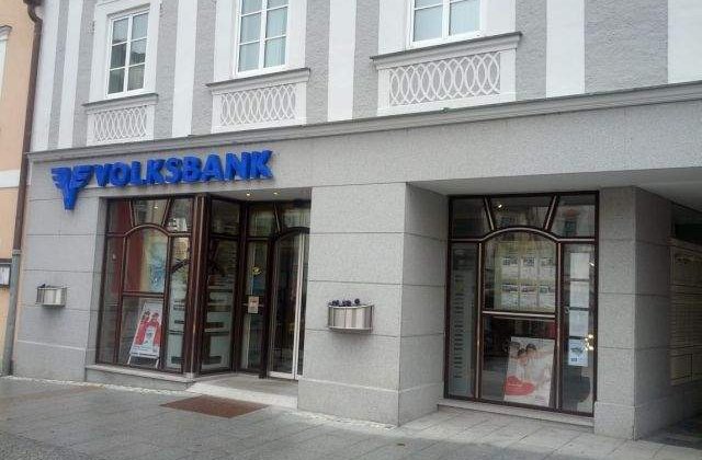 Volksbank a inghetat cursul francului elvetian la 3,8 lei