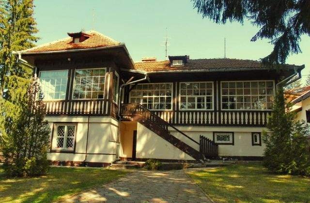 Vila de la Predeal a lui Nicolae Ceausescu, scoasa la licitatie