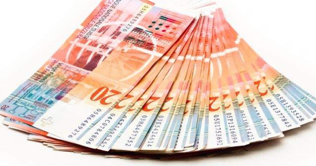 Cursul francului elvetian a trecut de 4,5 lei, un nou maxim istoric!