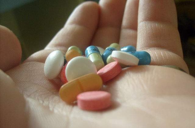 Evita-le ca sa nu ai SURPRIZE! Alimentele care ANULEAZA efectele medicamentelor