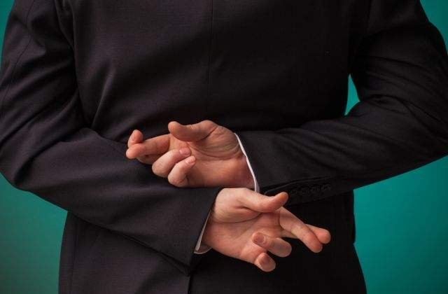 Crezi in ele? TOP 10 cele mai RIDICOLE superstitii ale romanilor