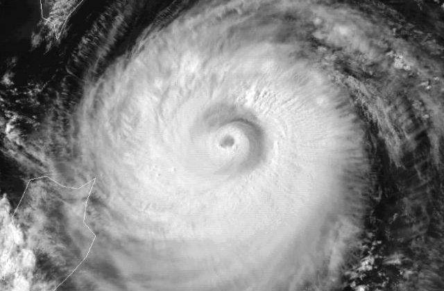 Japonia: Cercetatorii pot prezice taifunurile cu 14 zile inainte sa se produca