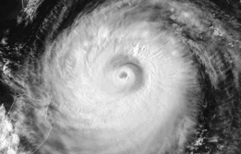 Japonia: Cercetatorii pot prezice taifunurile cu 14 zile inainte sa se produca