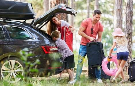 Cum să îți pregătești mașina pentru călătorii lungi și vacanțe