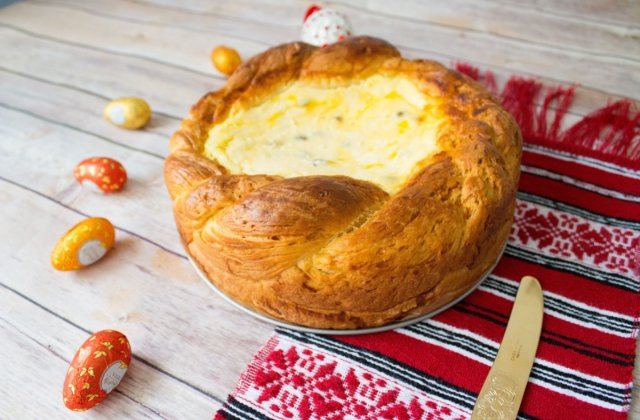 Pască tradițională cu br&acirc;nză: rețeta autentică pas cu pas