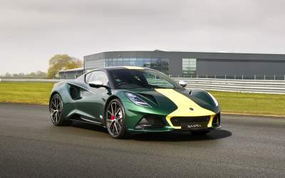 Lotus aduce un omagiu...