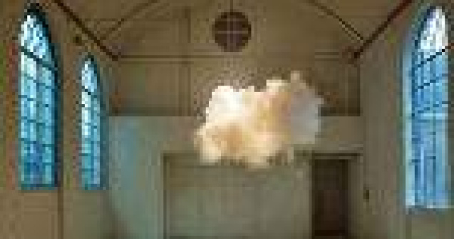 Omul care controleaza vremea: a creat un nor in mijlocul unei incaperi