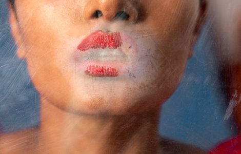 Buze mai pline și mai definite: Ce trebuie să știi despre injectarea cu acid hialuronic