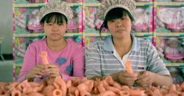 Calatorie in fabricile de jucarii din China: o poveste terifianta spusa in imagini