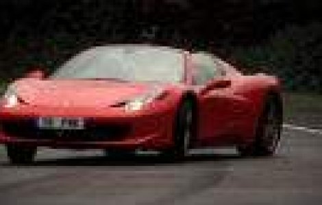 VIDEO: Cum se descurca Ferrari 458 Spider cu drifturile