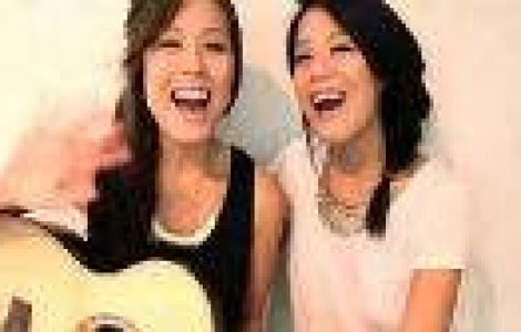 Asculta aici Gangnam Style varianta acustica.