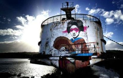 Arta unde te astepti mai putin: din epava in galerie de arta urbana