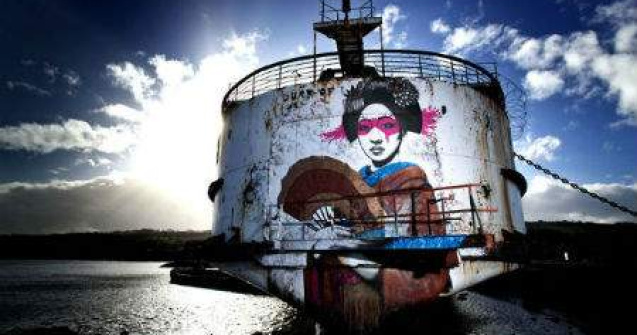 Arta unde te astepti mai putin: din epava in galerie de arta urbana