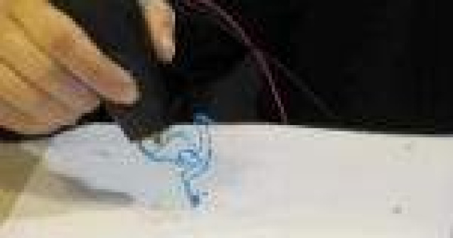 Primul pix care scrie 3D. Vezi demonstratia uimitoare!