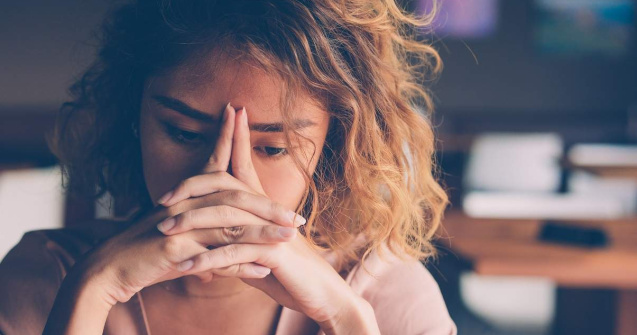 Semnele ascunse ale burnout-ului emoțional: te afectează mai mult decât crezi