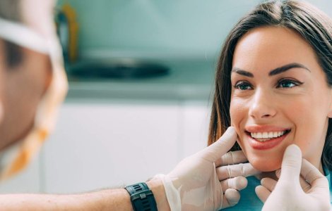 Descoperă noile tendințe în estetica dentară pentru 2025