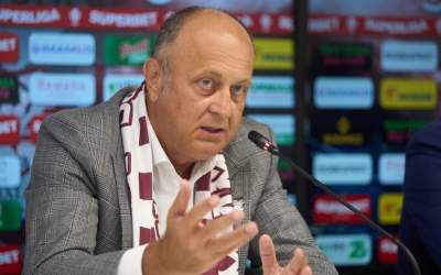 Un cunoscut om de afaceri se...