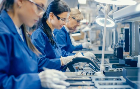 Cum se pot reduce erorile umane în procesele de producție repetitive