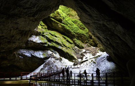 Destinații de explorat în 2025: cele mai frumoase peșteri din România