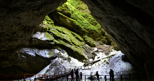 Destinații de explorat în 2025: cele mai frumoase peșteri din România