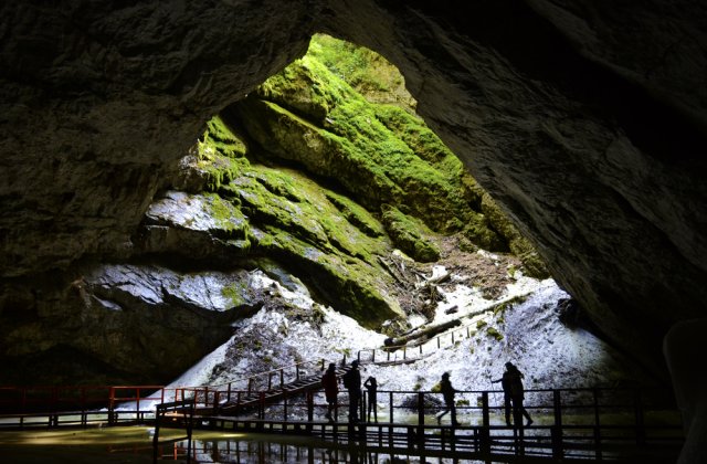 Destinații de explorat &icirc;n 2025: cele mai frumoase peșteri din Rom&acirc;nia