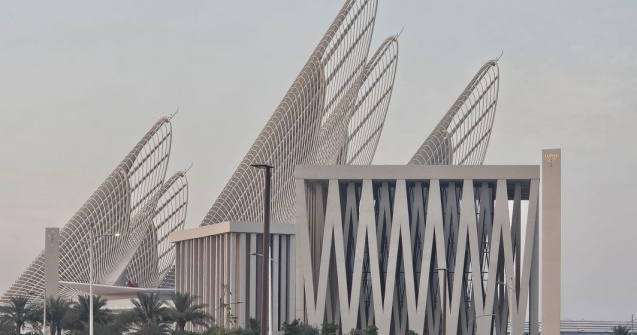 Abu Dhabi: Deșertul unde luxul și inovația se întâlnesc