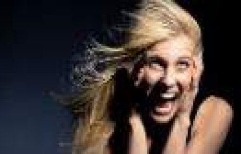 O noua farsa cucereste internetul. Tu ce ai face daca ai da peste o crima in desfasurare?