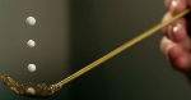 Uimitor: experimentul care face picaturile sa leviteze