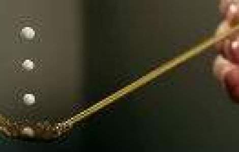 Uimitor: experimentul care face picaturile sa leviteze