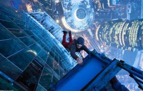 In echilibru de pe cele mai inalte cladiri. Imaginile care iti vor taia respiratia