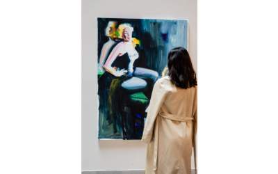 Descoperă surpriza artistică...