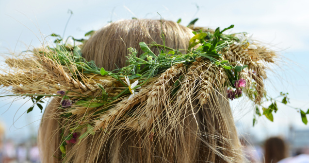 Descoperă magia și tradițiile Nopții de Sânziene în folclorul românesc