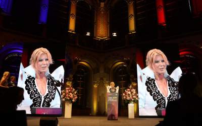 Descoperă surprizele din...