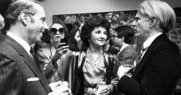 Trucaj ilar in Photoshop. Cu smartphone-ul in mana la un concert Beatles