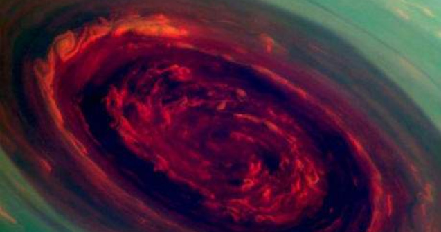 Superb! Asa arata un uragan pe planeta Saturn