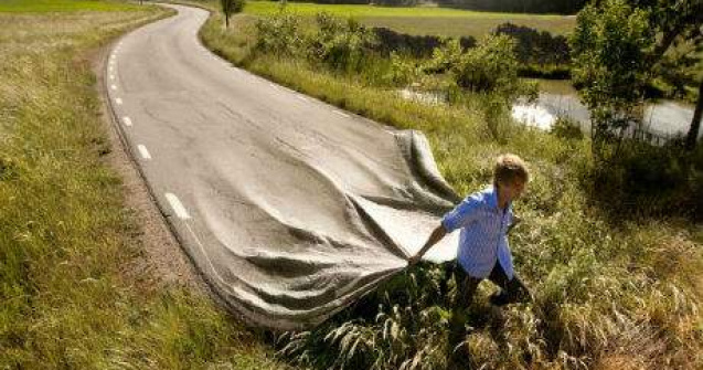 Calatorie in imposibila lume a lui Erik Johansson: 10+1 fotografii ireal de real