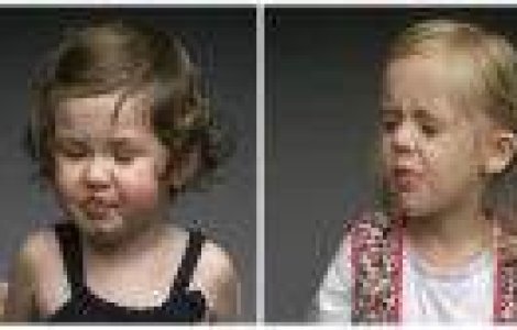 Adorabilele reactii ale copiilor cand gusta pentru prima data diferite alimente