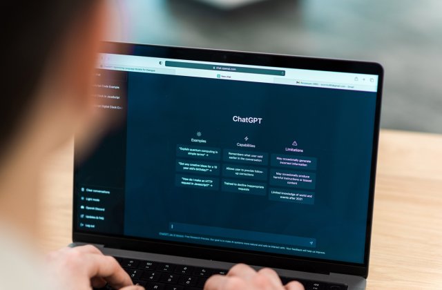 AI-ul, un upgrade pentru serviciile SEO? Cum contribuie la strategii mai eficiente