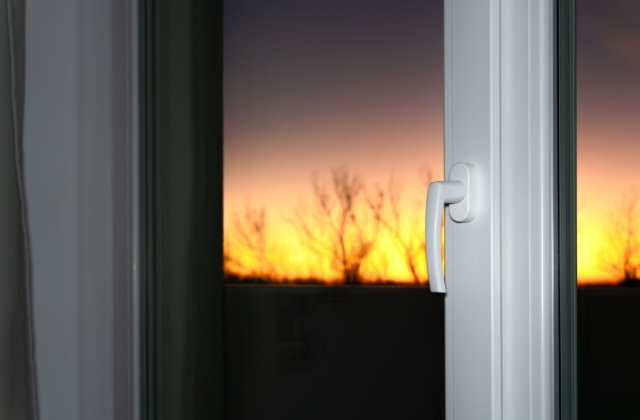 Feronerie de fereastră pentru renovări de hoteluri: cum să &icirc;mbini siguranța cu estetica cu ajutorul m&acirc;nerelor moderne?