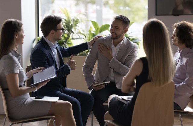 Cum să gestionezi conflictele la locul de muncă fără să-ți pierzi calmul