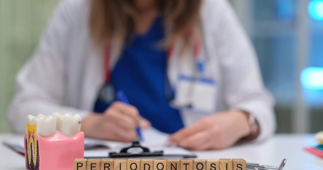 Află de ce femeile sub 40 de ani sunt tot mai afectate de boala parodontală!
