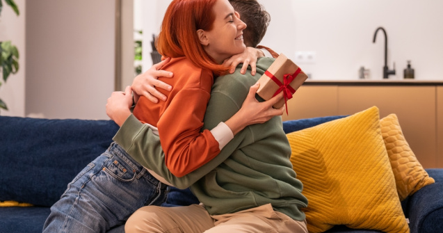 Gesturi mici, impact mare: cum să-ți surprinzi partenerul fără o ocazie specială